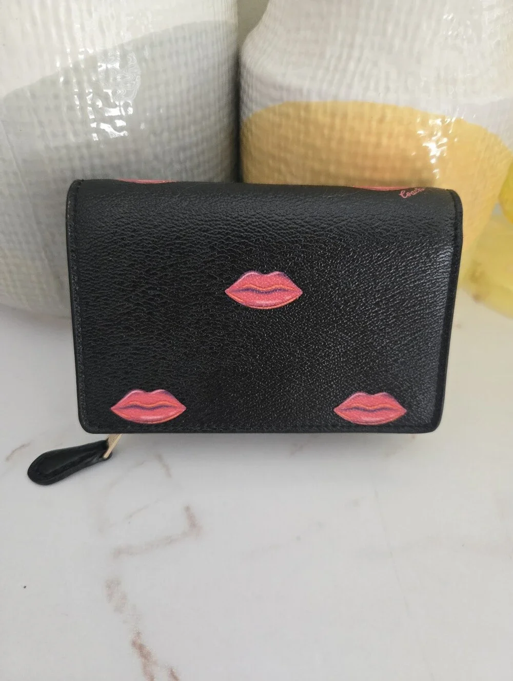 💋Like New Coach Lips Print Black Leather Trifold Wallet💋